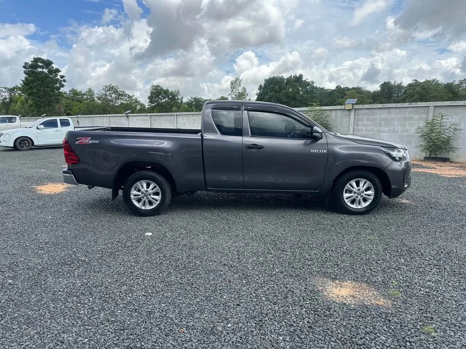 2022 Toyota Hilux VIII 3