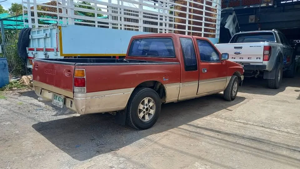 1993 Isuzu TFR III 2