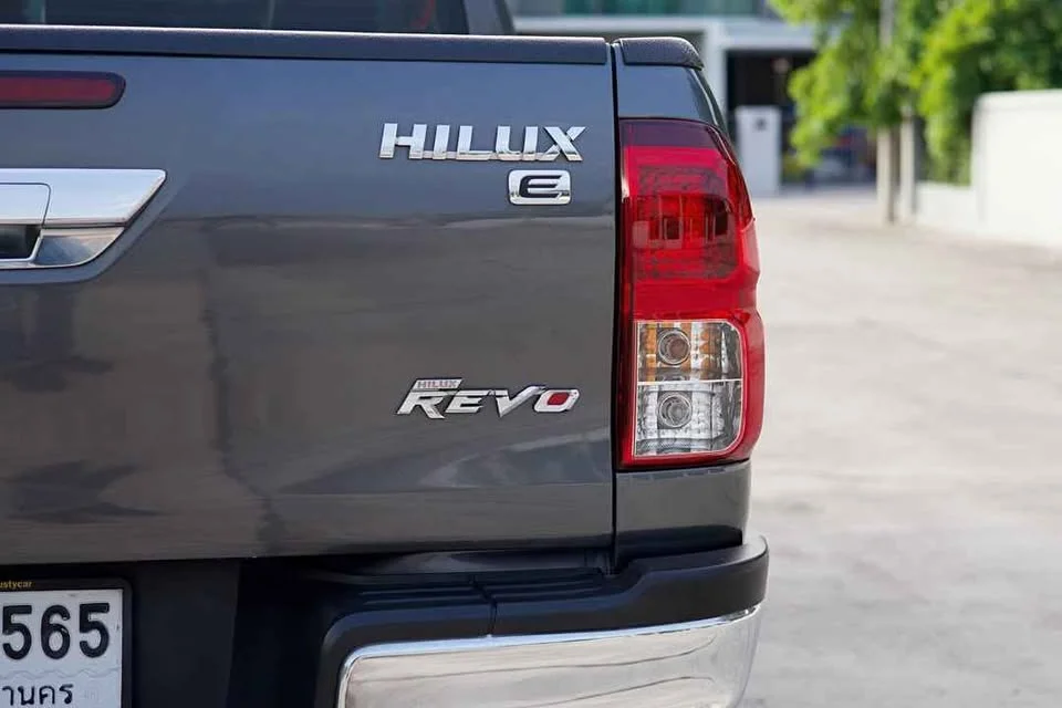 2018 Toyota Hilux VIII 2