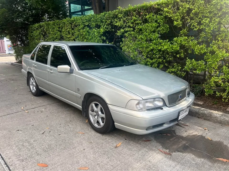 1999 Volvo S70 2