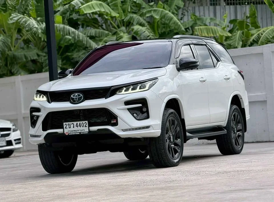 2022 Toyota Fortuner II 3