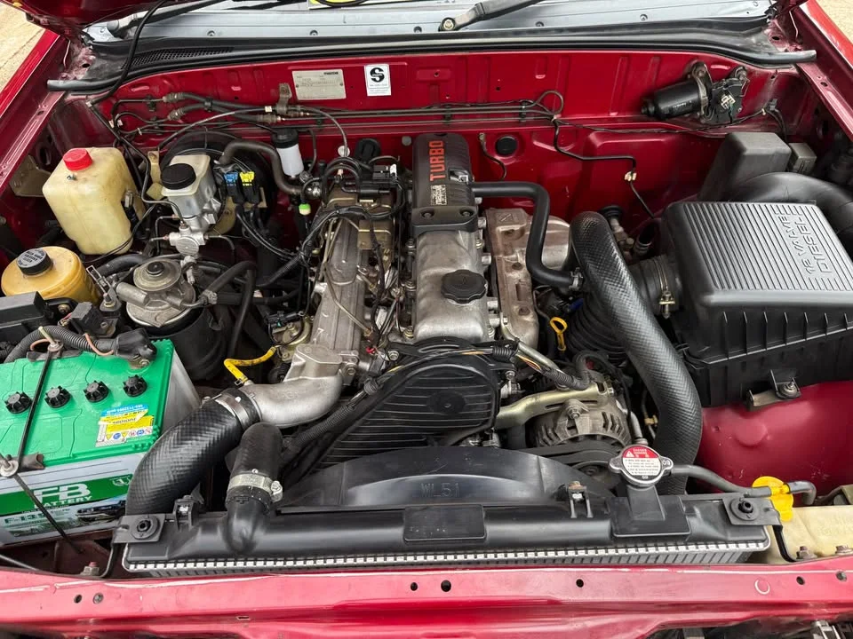 2000 Mazda 2500 Fighter V 2