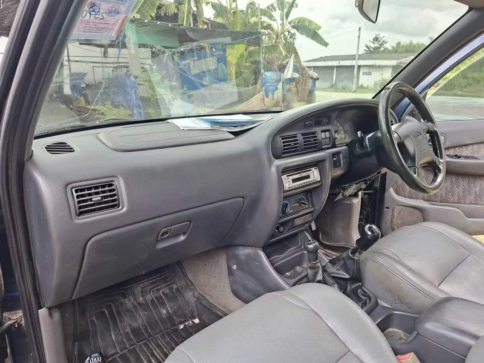 1999 Mazda 2500 Fighter V 2