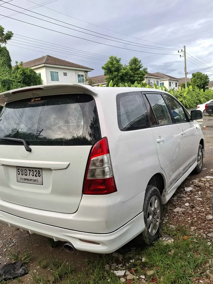 2012 Toyota Innova I 2