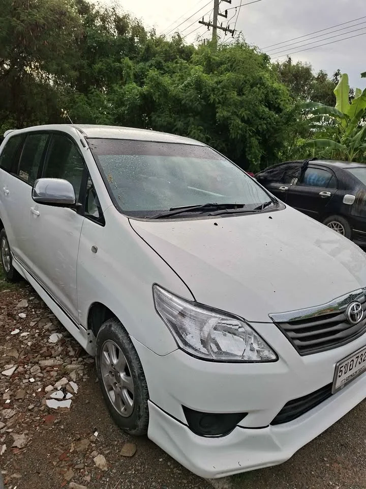 2012 Toyota Innova I 3