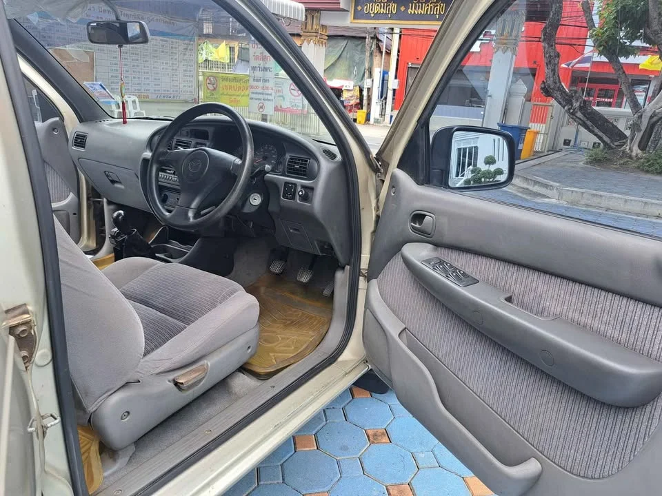 2001 Mazda 2500 Fighter V 2