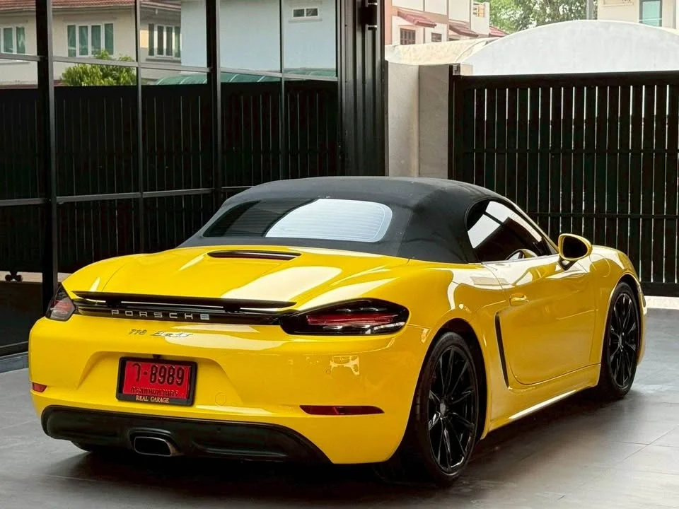 2016 Porsche 718 Boxster and Cayman IV 2