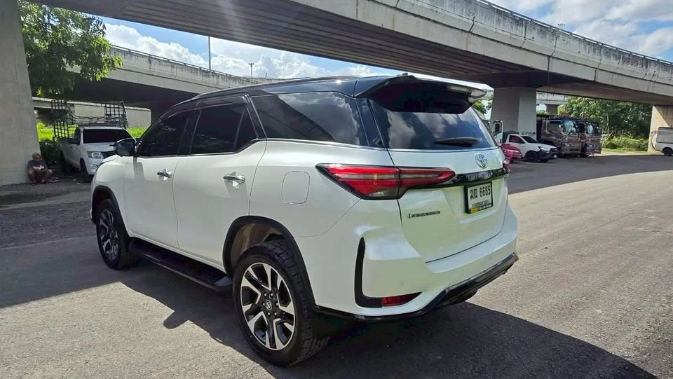 2022 Toyota Fortuner II 3