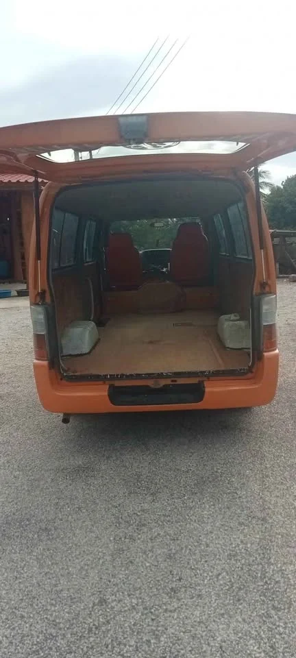 2004 Nissan Urvan V (E25) 2