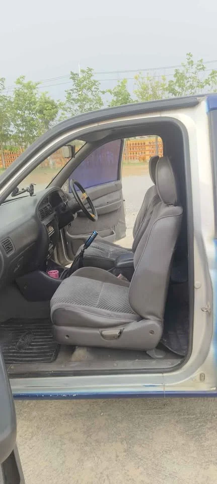 2000 Mazda 2500 Fighter V 2