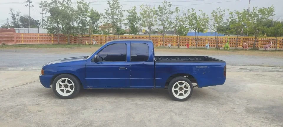 2000 Mazda 2500 Fighter V 3