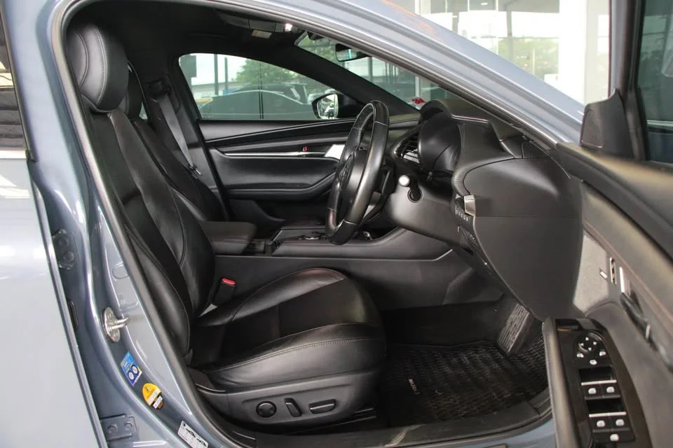 2021 Mazda 3 IV 3