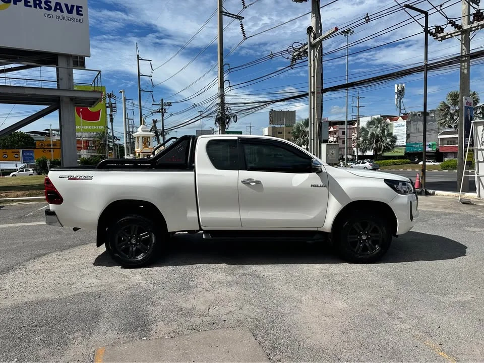 2021 Toyota Hilux VIII 3