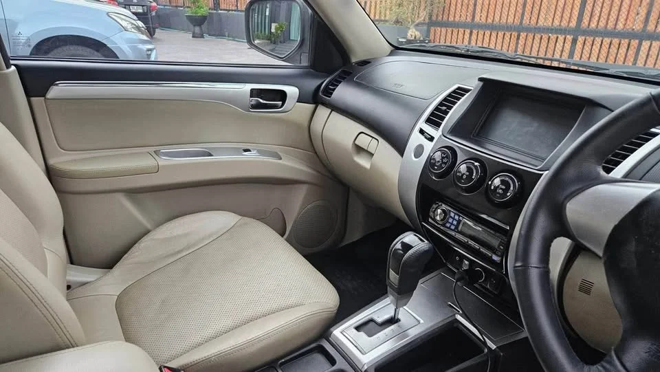 2011 Mitsubishi Pajero Sport II 3