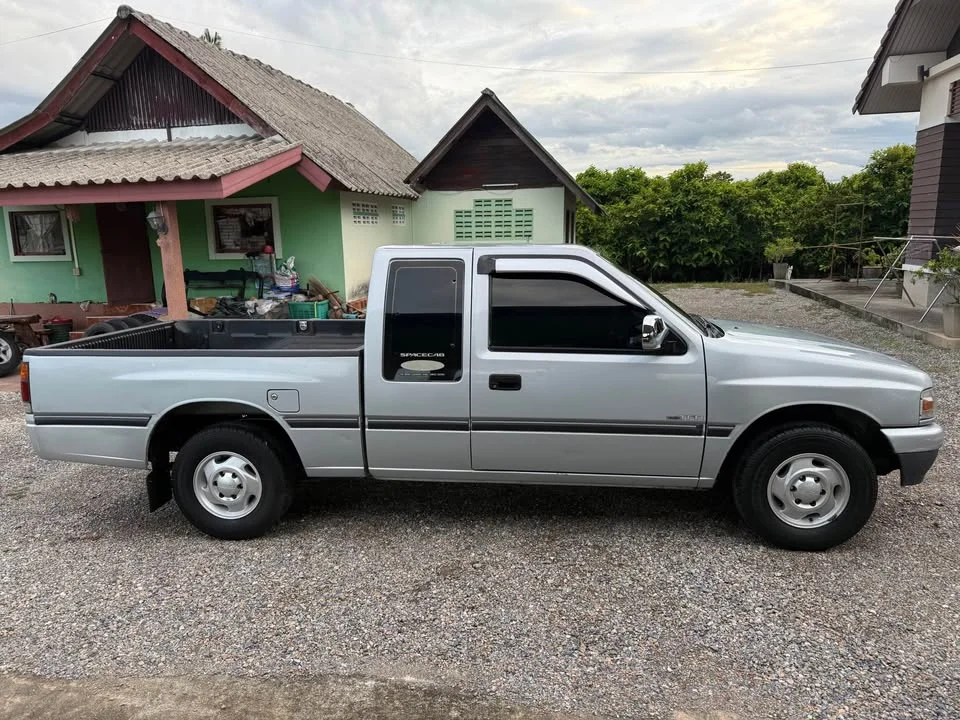 1996 Isuzu TFR III 3