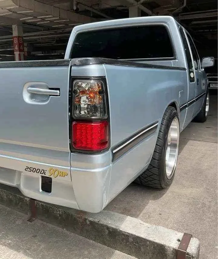 1996 Isuzu TFR III 2