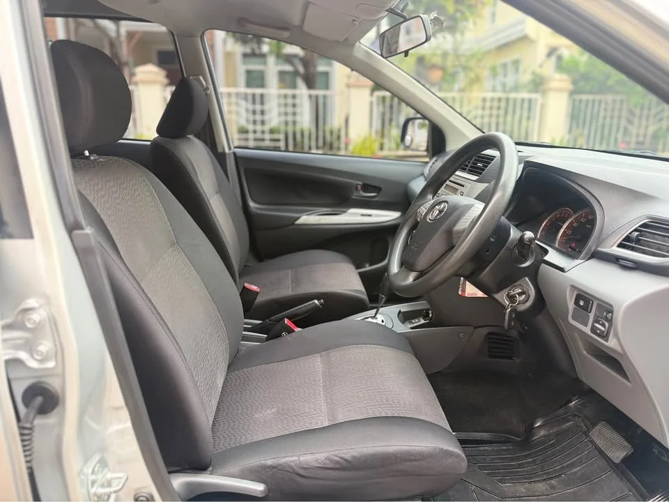 2013 Toyota Avanza II 2