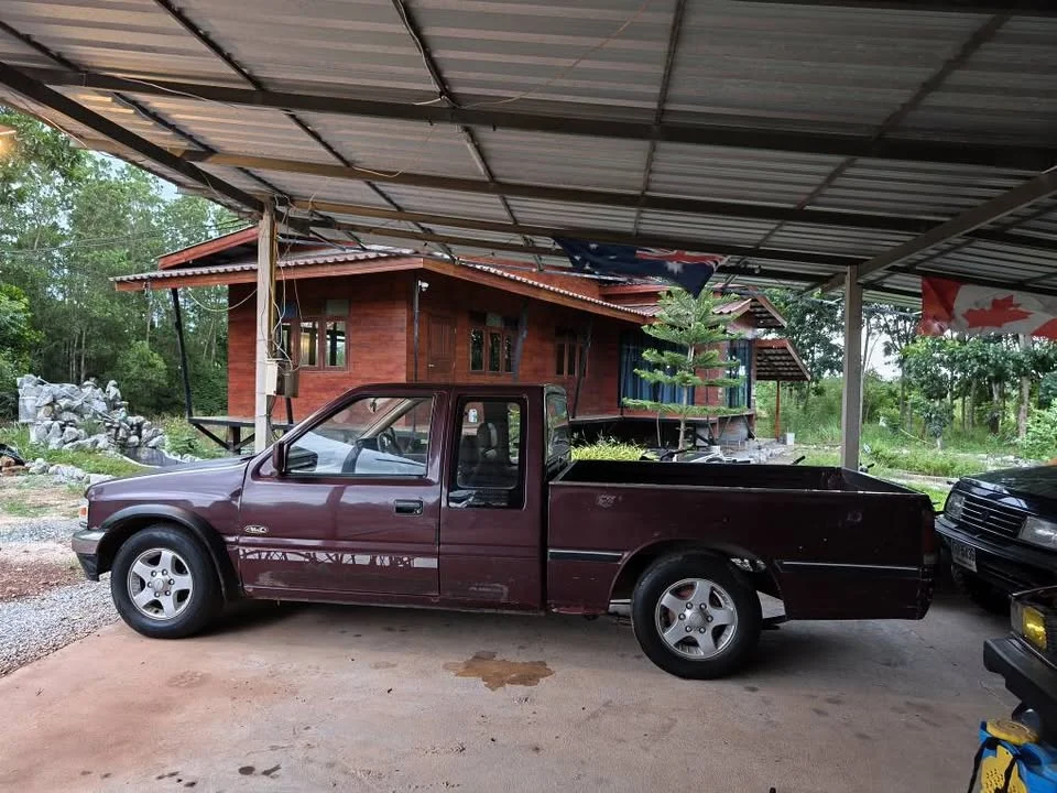 1996 Isuzu TFR III 3