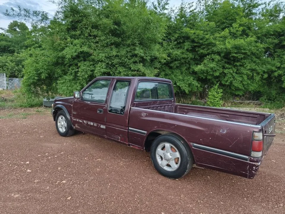 1996 Isuzu TFR III 2