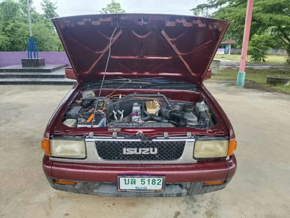 1997 Isuzu TFR III 2