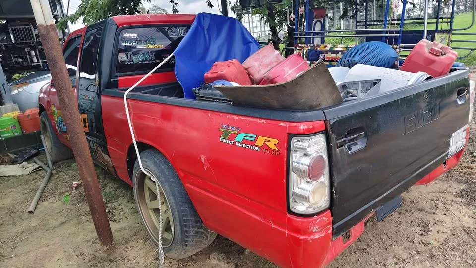 Isuzu TFR III 3