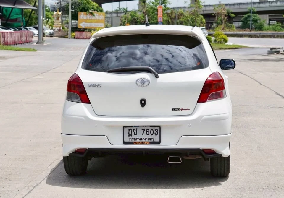 2010 Toyota Yaris II 2