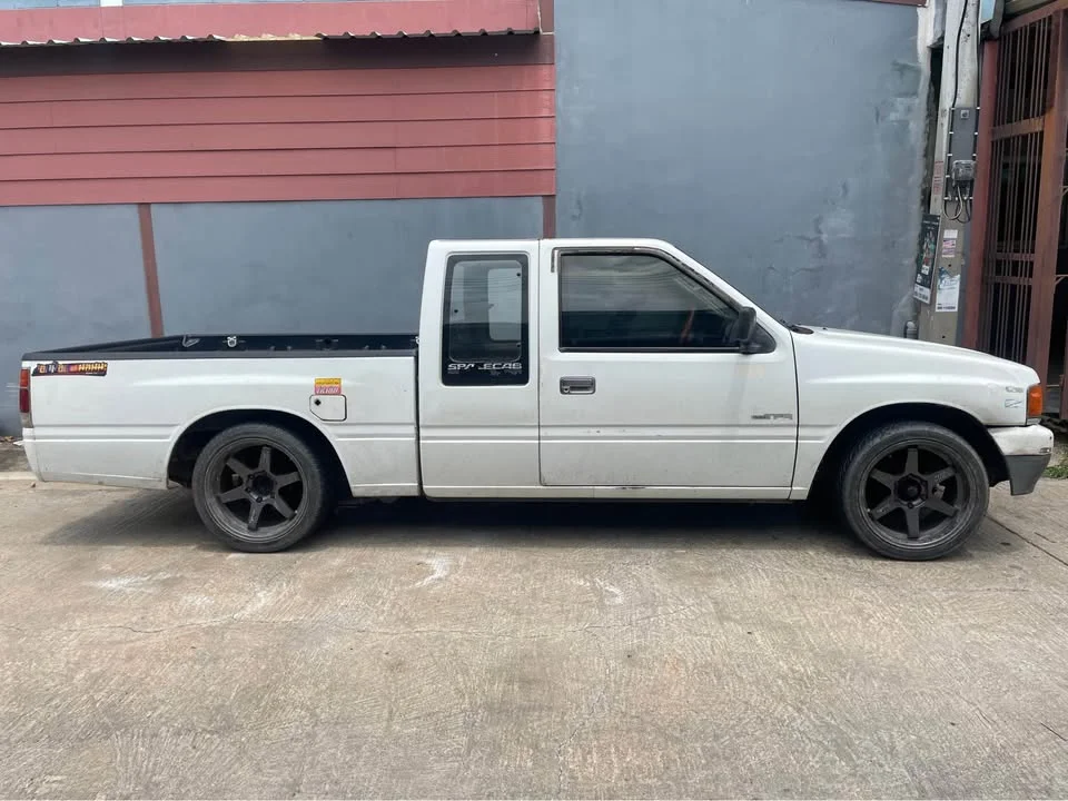1986 Isuzu TFR III 2