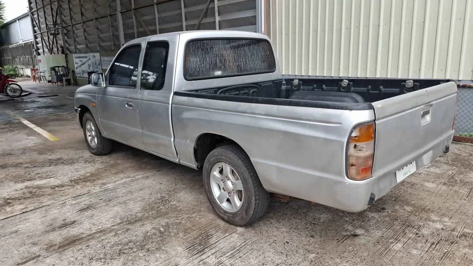 2003 Mazda 2500 Fighter V 2