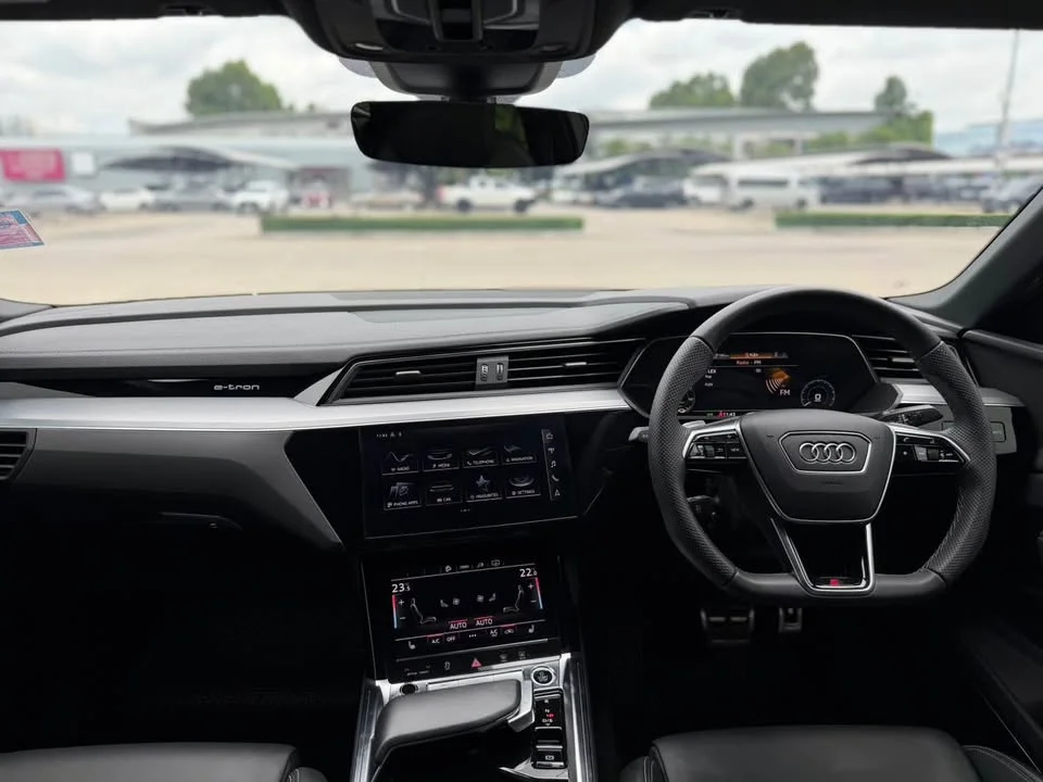 2025 Audi Q8 e-tron 3