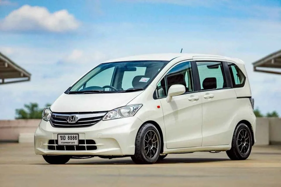 2013 Honda Freed I 3