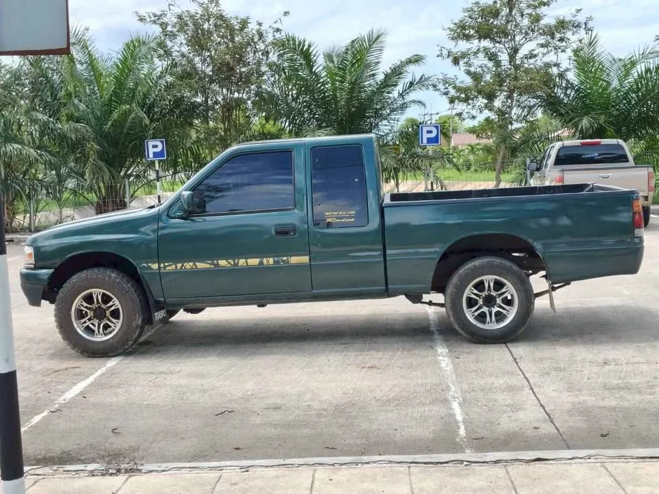 1996 Isuzu TFR III 2