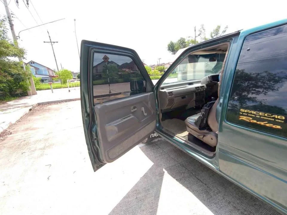 1996 Isuzu TFR III 3