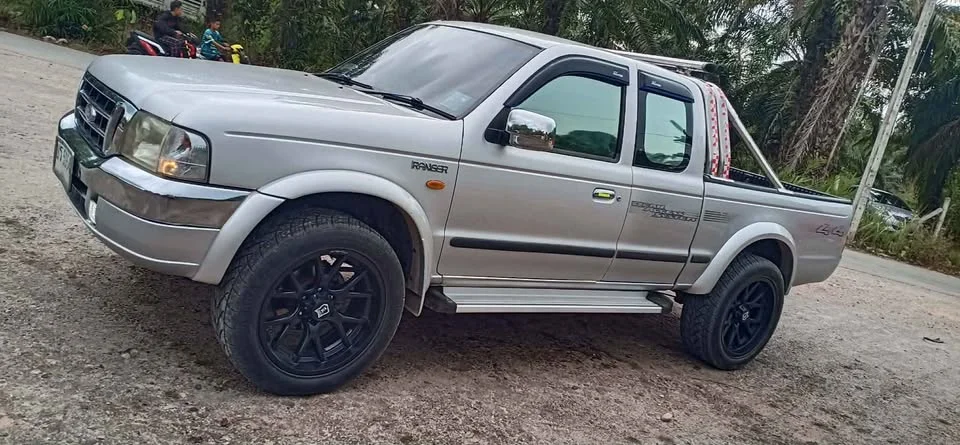 2005 Mazda 2500 Fighter V 2