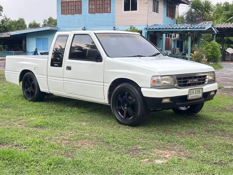 1996 Isuzu TFR III 2