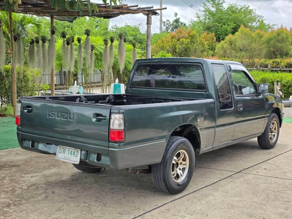1996 Isuzu TFR III 2