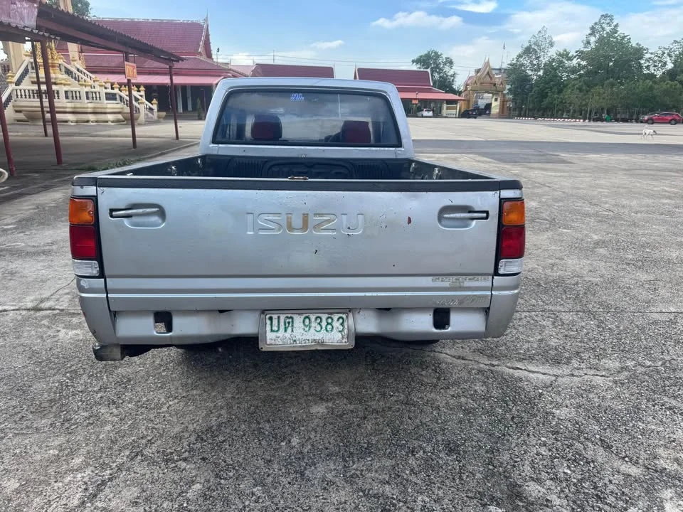 1996 Isuzu TFR III 2