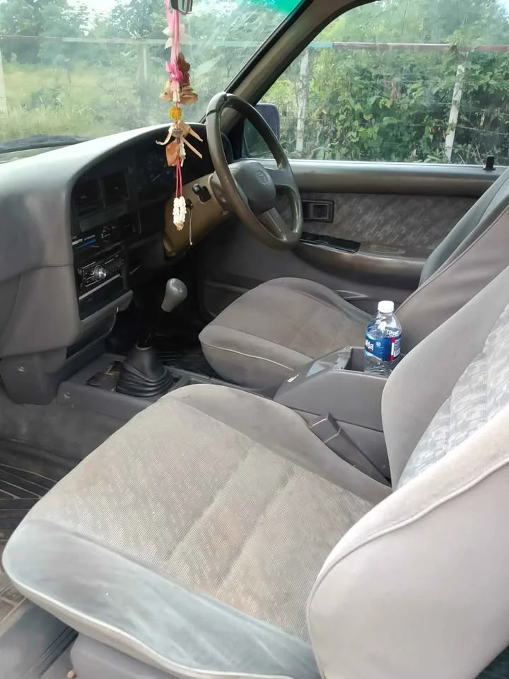 1997 Toyota Hilux Mighty-X V 2