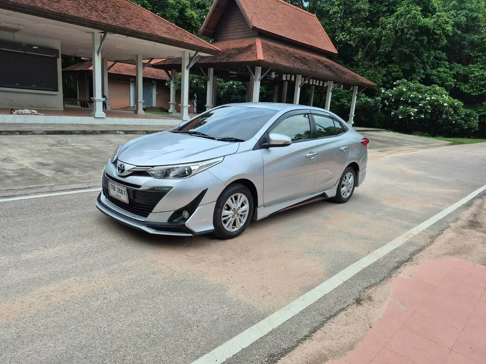 2560 Toyota Yaris ATIV III 2