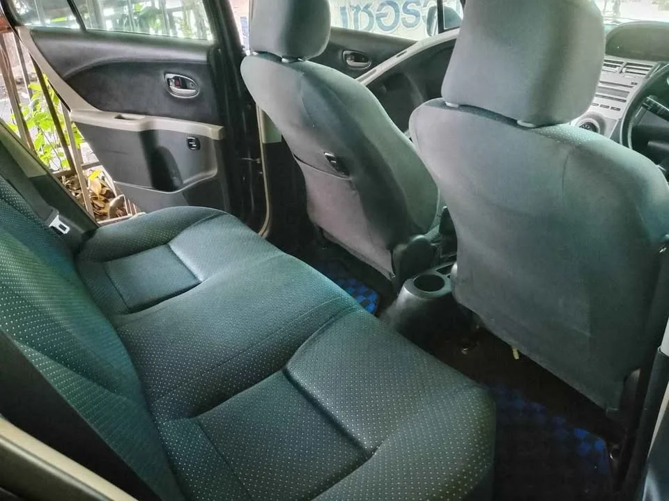 2012 Toyota Yaris II 2
