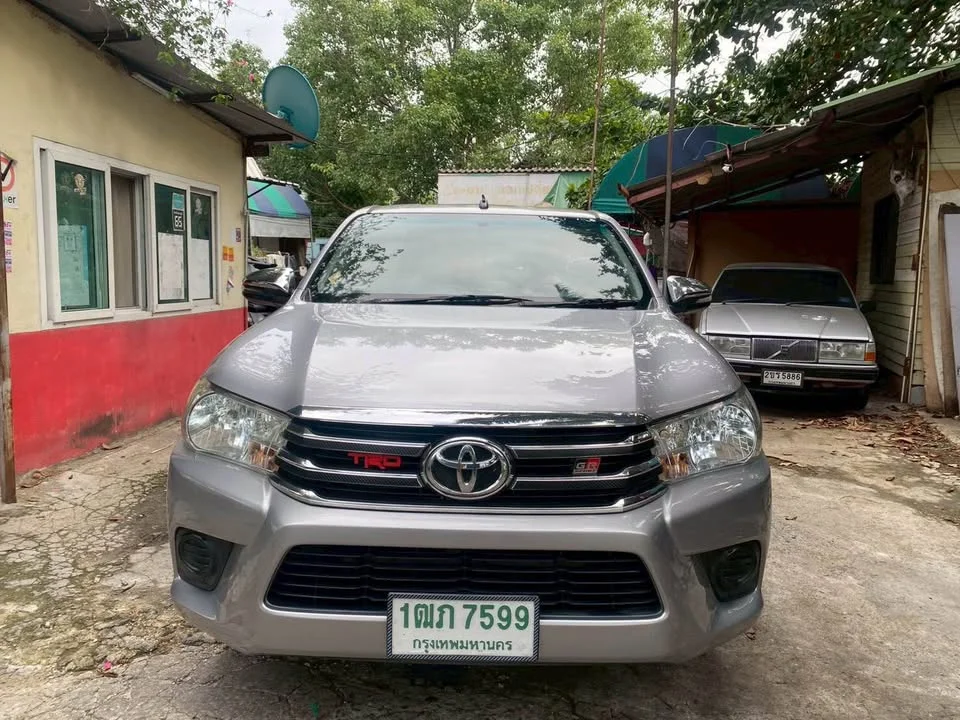 2015 Toyota Hilux VIII 3
