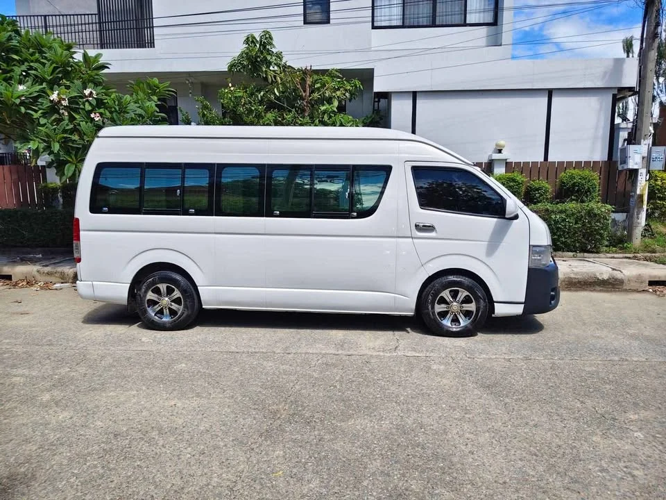 2009 Toyota Commuter V (H200) 2