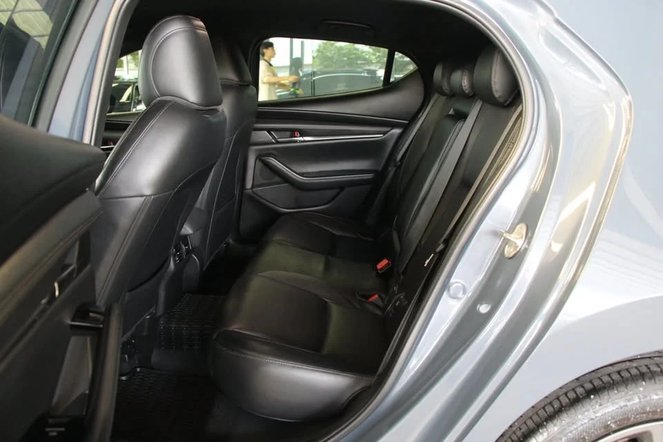 2021 Mazda 3 IV 3