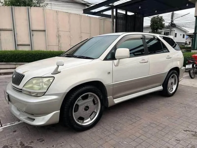 2004 Toyota Harrier I 3