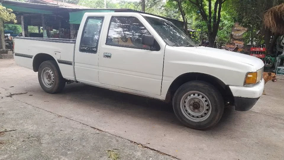 1992 Isuzu TFR III 2