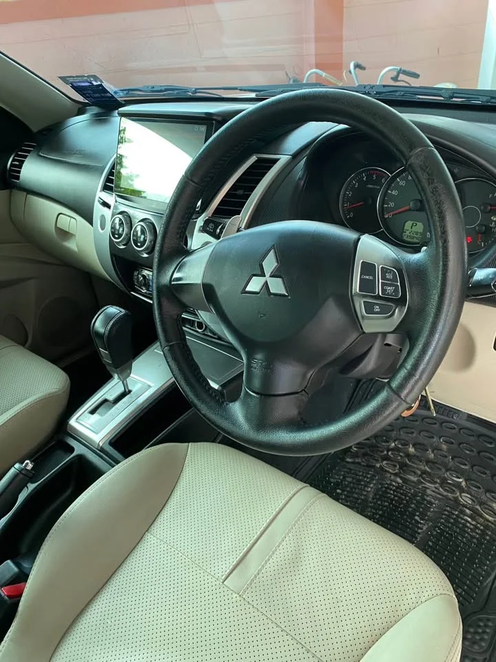 2012 Mitsubishi Pajero Sport II 2