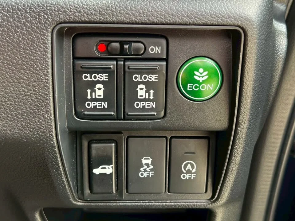 2014 Honda Odyssey V 3