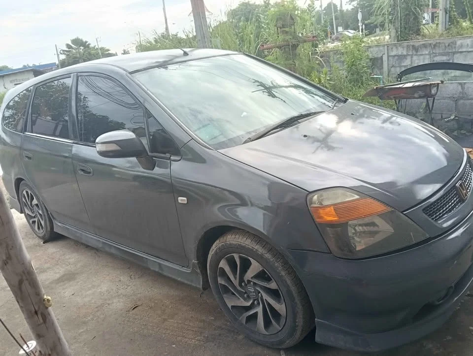 2003 Honda Stream I 3