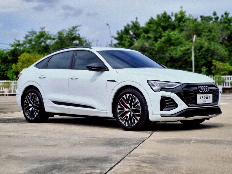 2025 Audi Q8 e-tron 3