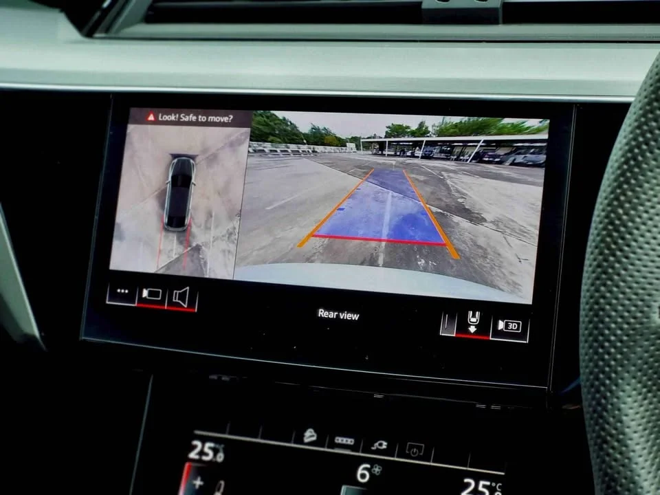2025 Audi Q8 e-tron 3