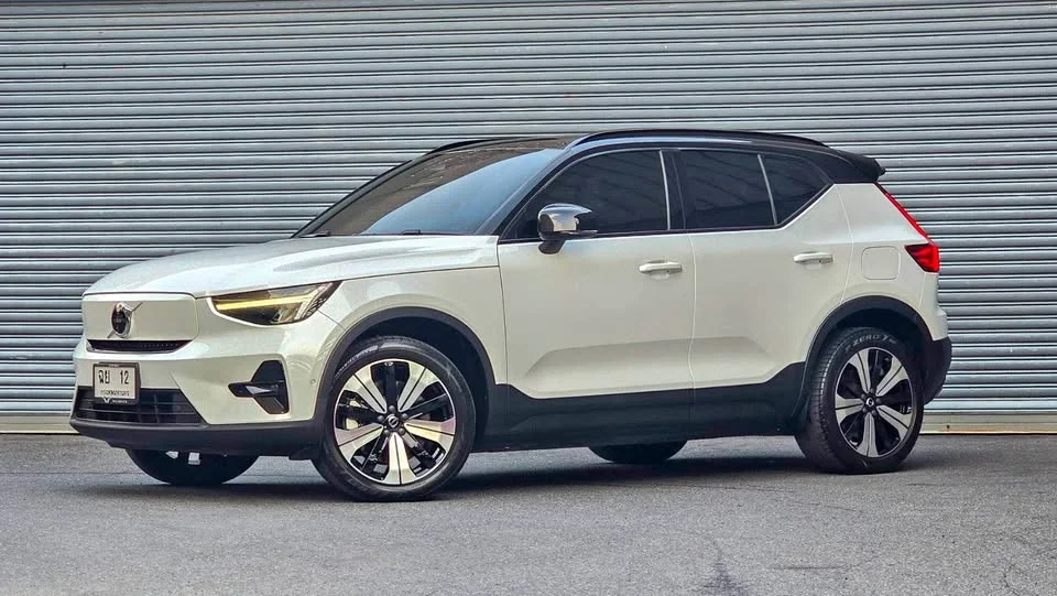 2023 Volvo XC40 3